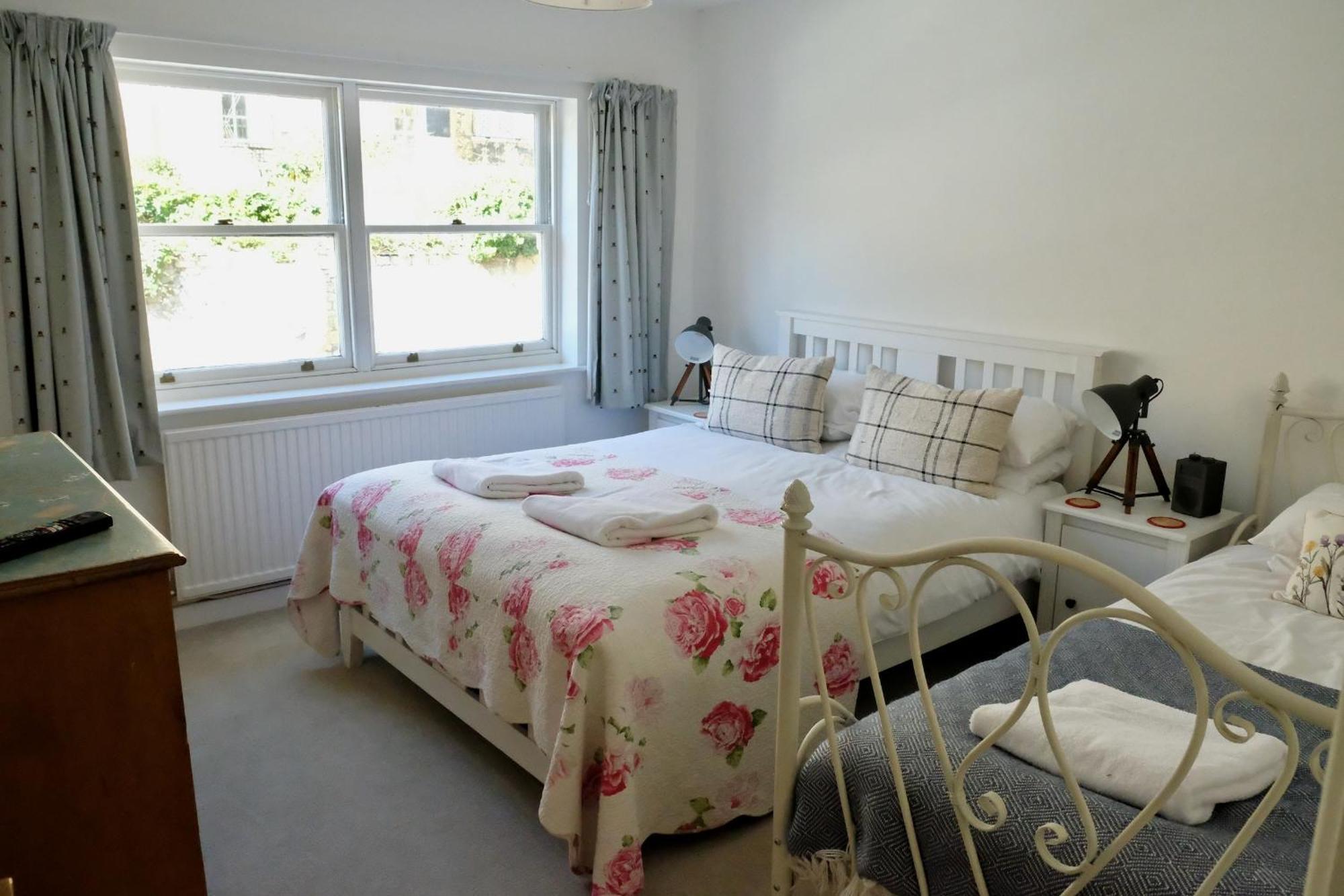 Spacious City Centre Apartment Bath Exterior photo