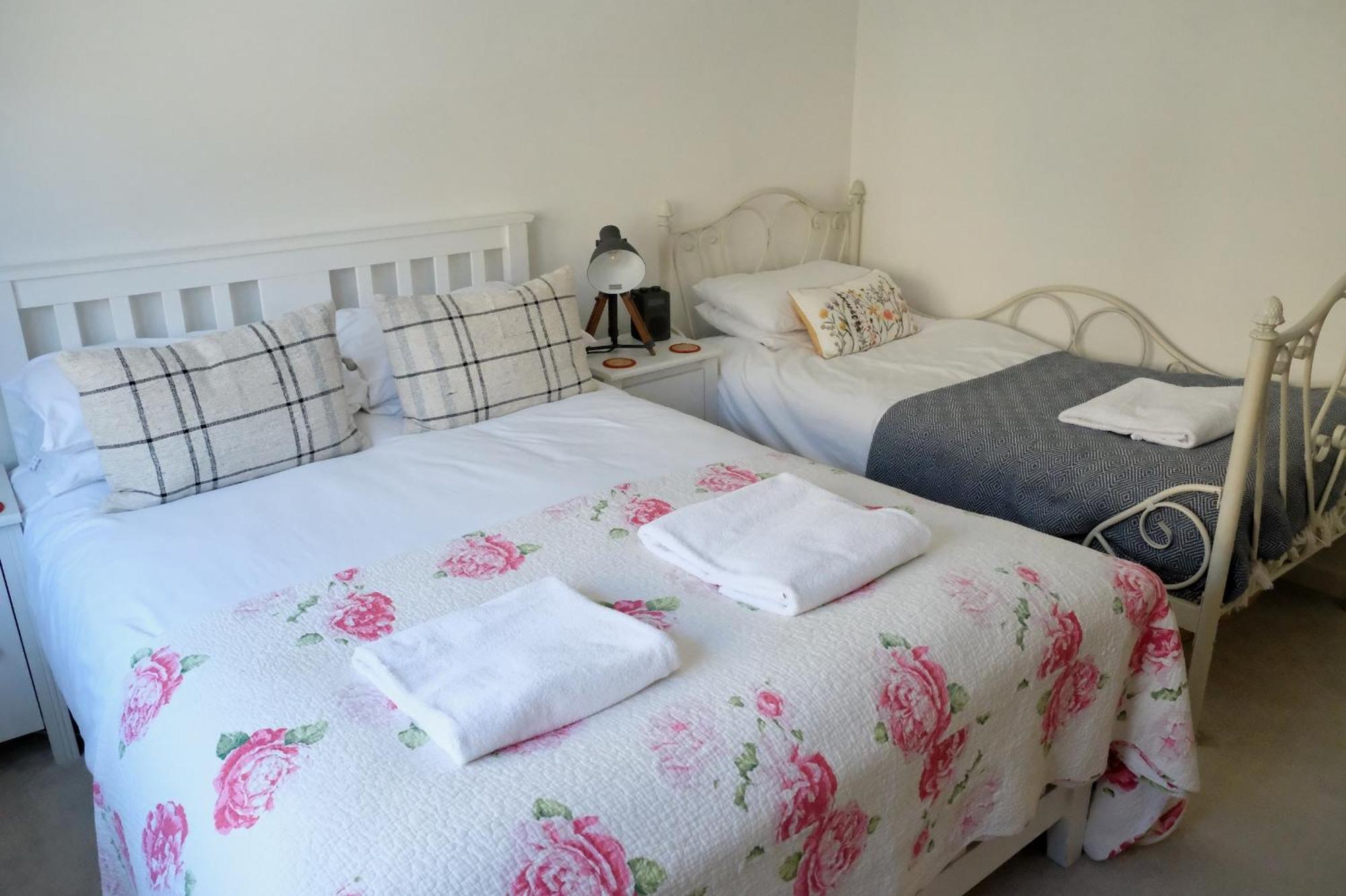 Spacious City Centre Apartment Bath Exterior photo